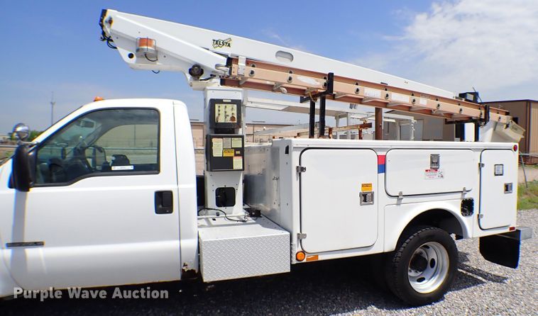 image for item MF9347 2001 Ford F450 Super Duty  bucket truck