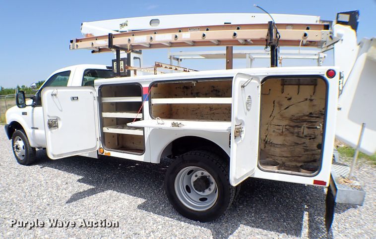 image for item MF9347 2001 Ford F450 Super Duty  bucket truck