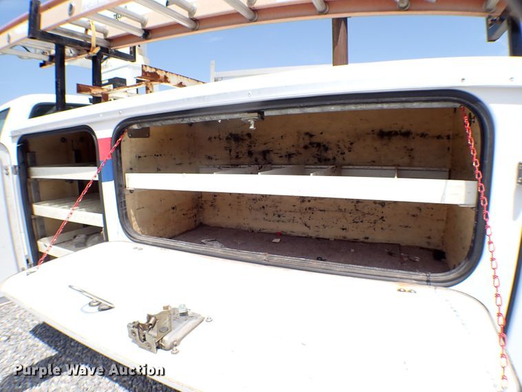 image for item MF9347 2001 Ford F450 Super Duty  bucket truck