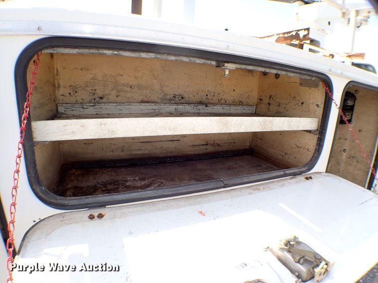 image for item MF9347 2001 Ford F450 Super Duty  bucket truck