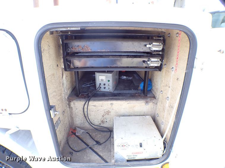 image for item MF9347 2001 Ford F450 Super Duty  bucket truck