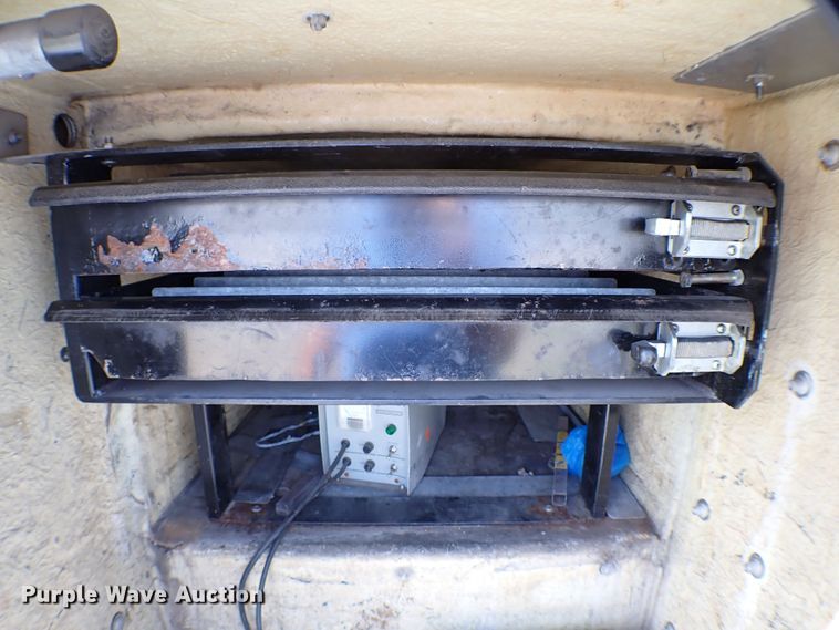 image for item MF9347 2001 Ford F450 Super Duty  bucket truck