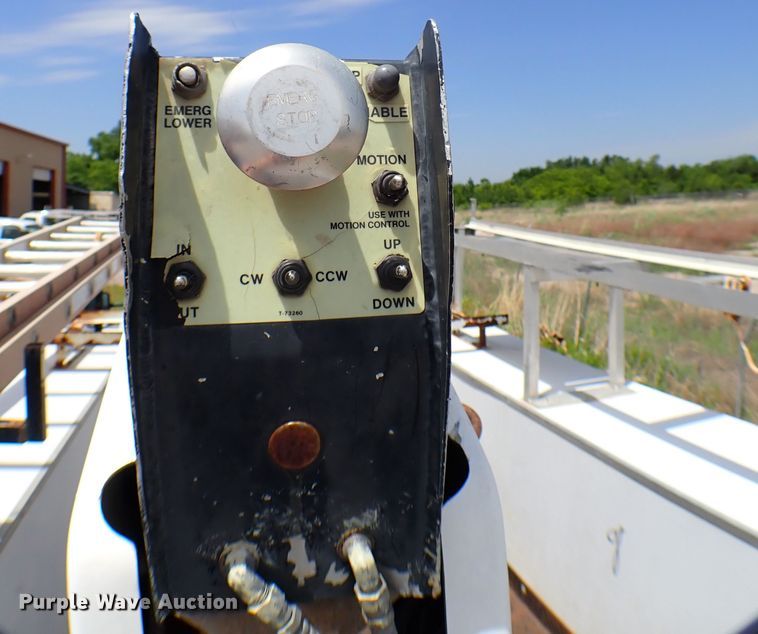 image for item MF9347 2001 Ford F450 Super Duty  bucket truck