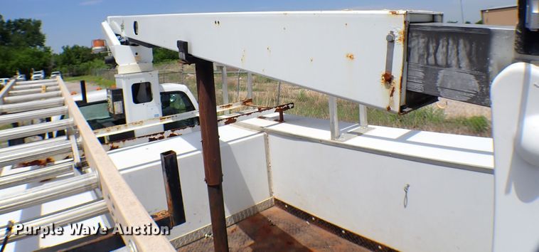 image for item MF9347 2001 Ford F450 Super Duty  bucket truck