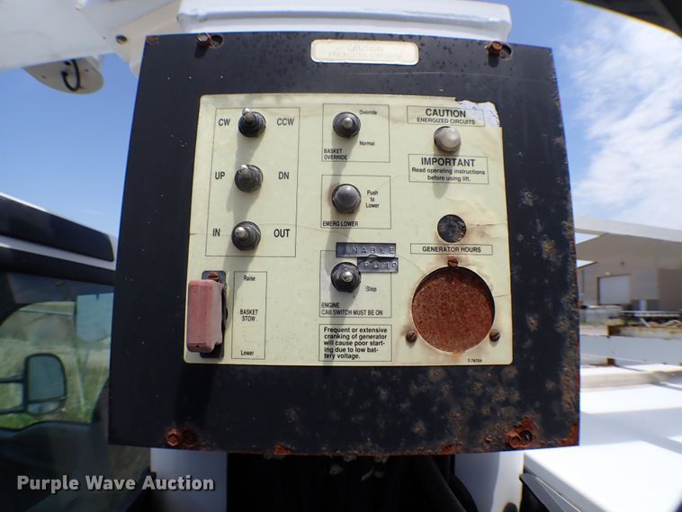 image for item MF9347 2001 Ford F450 Super Duty  bucket truck