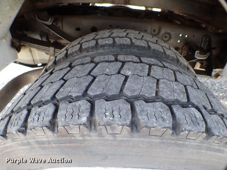 image for item MF9347 2001 Ford F450 Super Duty  bucket truck