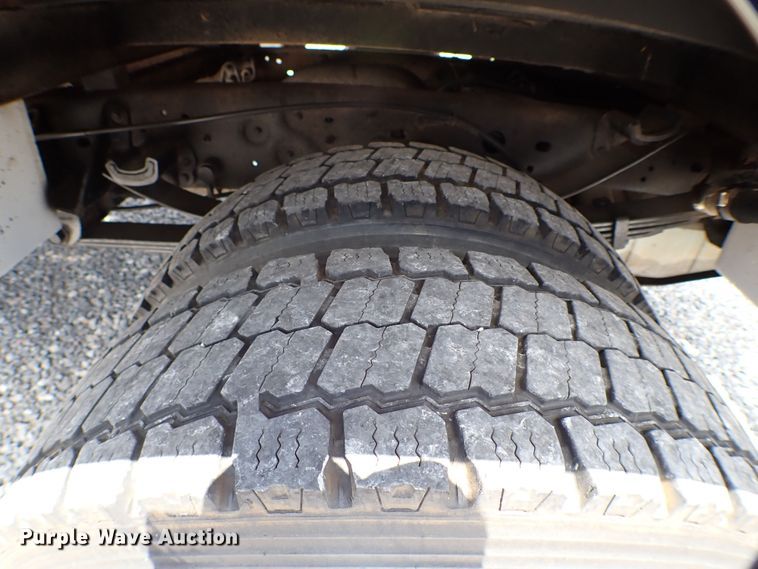 image for item MF9347 2001 Ford F450 Super Duty  bucket truck