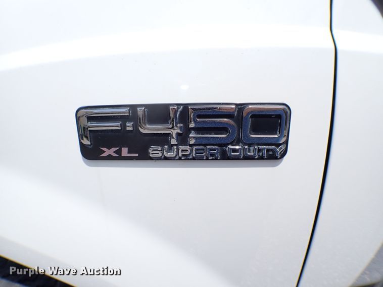 image for item MF9347 2001 Ford F450 Super Duty  bucket truck