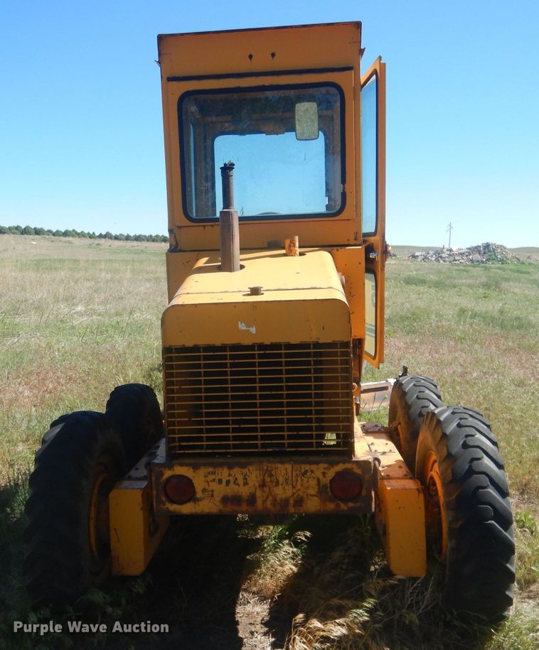 image for item DJ1328 1975 Fiat-Allis 65  rigid frame motor grader