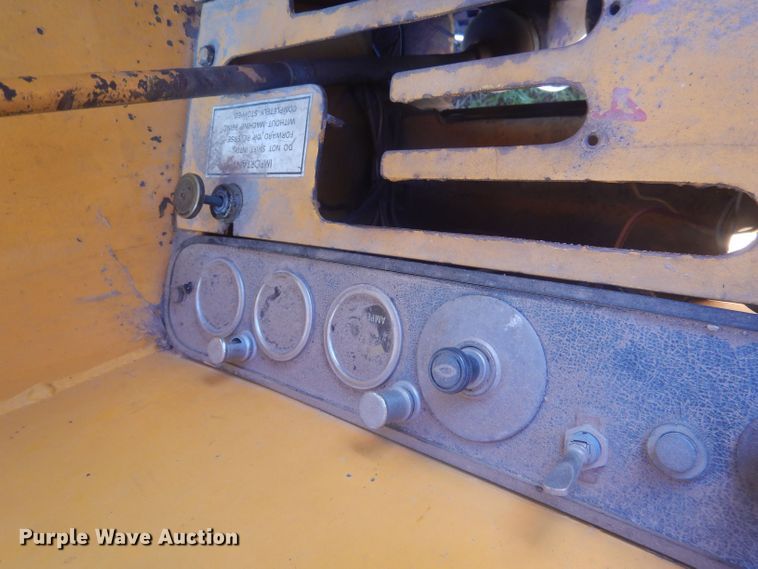 image for item DJ1328 1975 Fiat-Allis 65  rigid frame motor grader