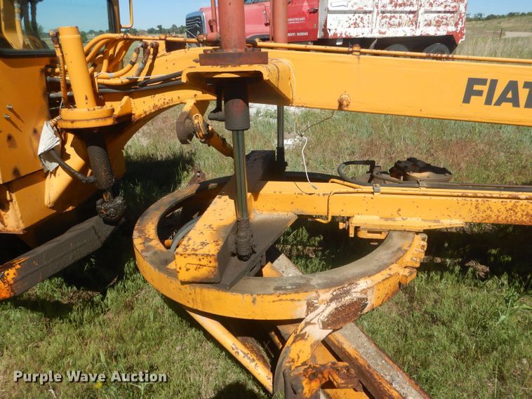 image for item DJ1328 1975 Fiat-Allis 65  rigid frame motor grader