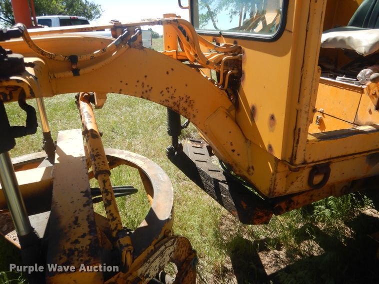 image for item DJ1328 1975 Fiat-Allis 65  rigid frame motor grader