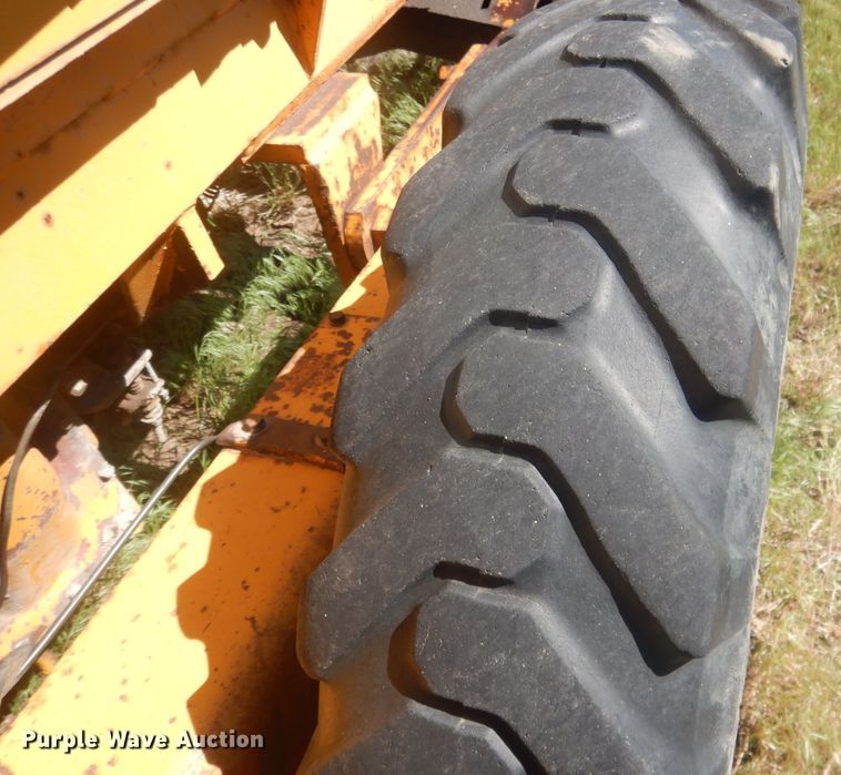 image for item DJ1328 1975 Fiat-Allis 65  rigid frame motor grader