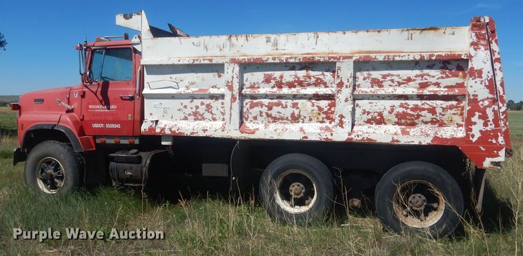 image for item DJ1329 1988 Ford LTS8000  dump truck