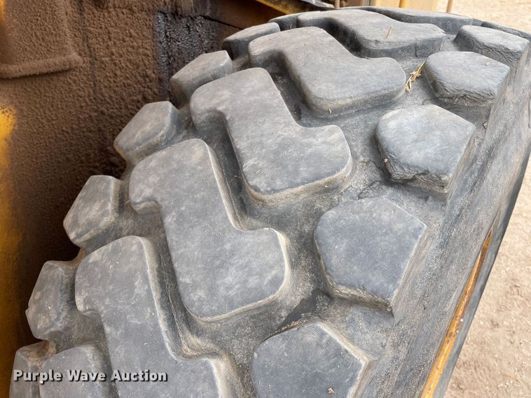 image for item DJ5132 2014 John Deere 624K  wheel loader