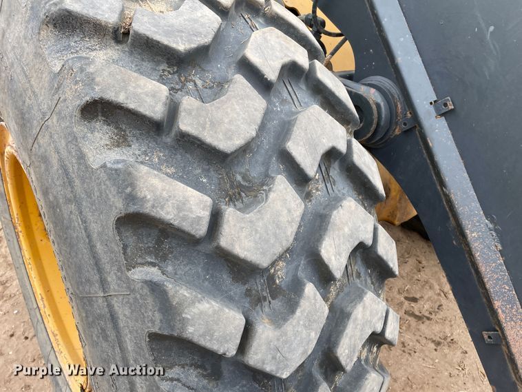 image for item DJ5132 2014 John Deere 624K  wheel loader