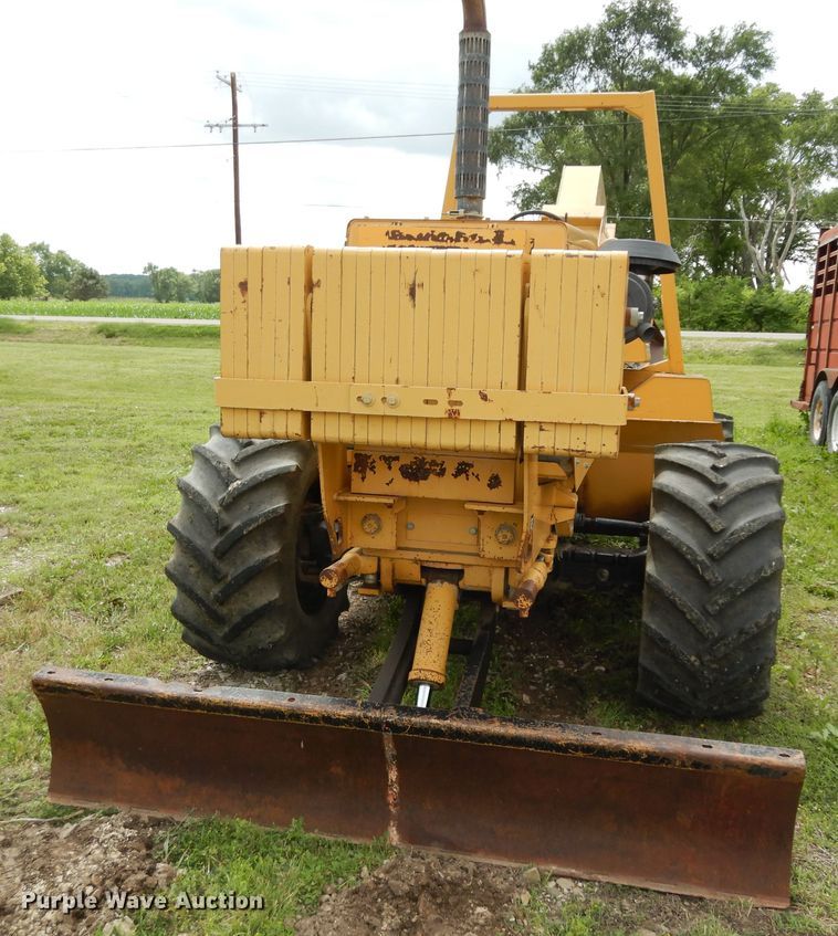 image for item DJ6115 1998 Vermeer V8550A  rock saw