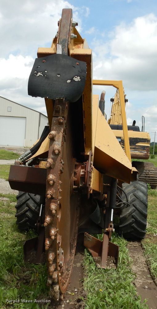 image for item DJ6115 1998 Vermeer V8550A  rock saw