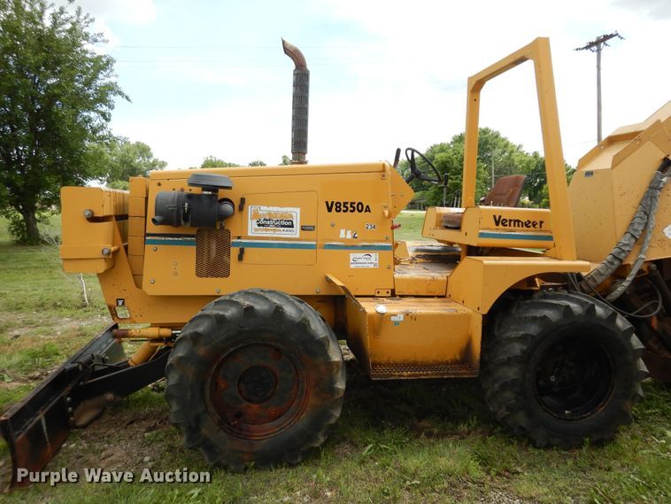 image for item DJ6115 1998 Vermeer V8550A  rock saw