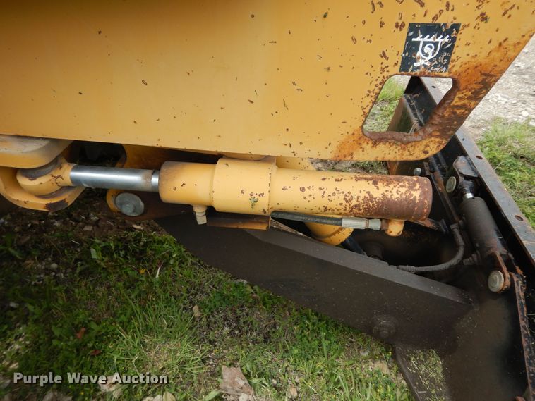 image for item DJ6115 1998 Vermeer V8550A  rock saw