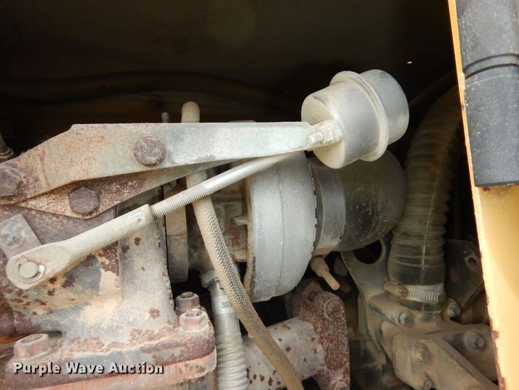 image for item DJ6115 1998 Vermeer V8550A  rock saw