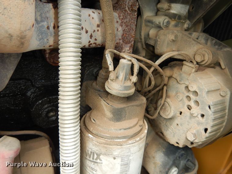 image for item DJ6115 1998 Vermeer V8550A  rock saw