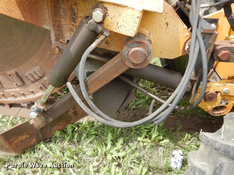 image for item DJ6115 1998 Vermeer V8550A  rock saw