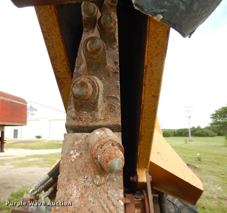 image for item DJ6115 1998 Vermeer V8550A  rock saw