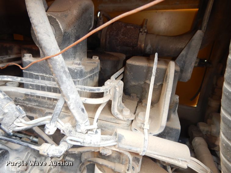 image for item DJ6115 1998 Vermeer V8550A  rock saw