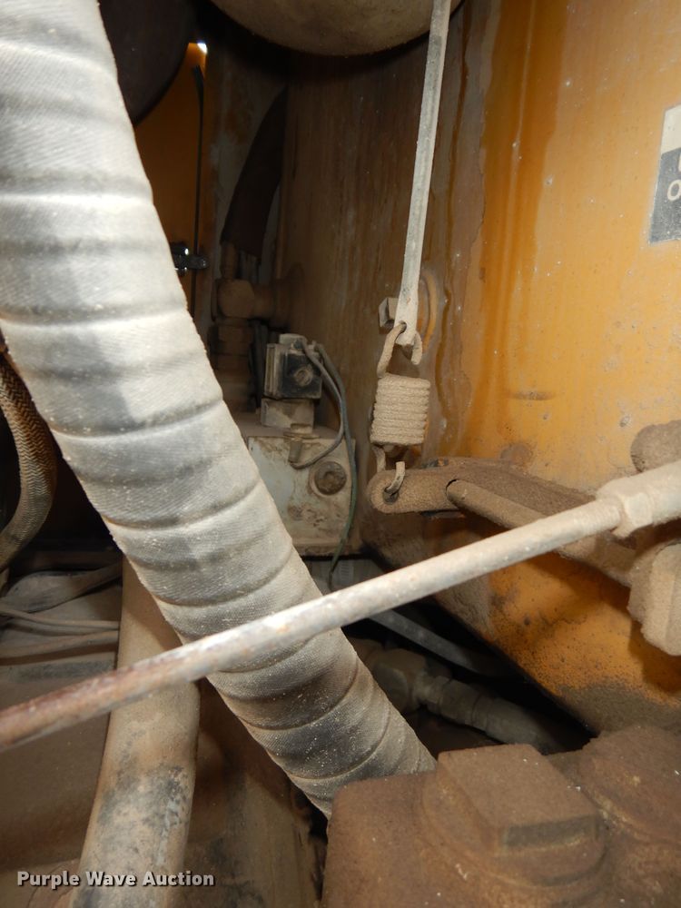 image for item DJ6115 1998 Vermeer V8550A  rock saw