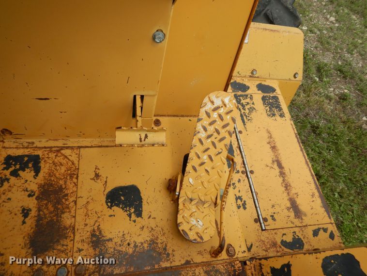 image for item DJ6115 1998 Vermeer V8550A  rock saw