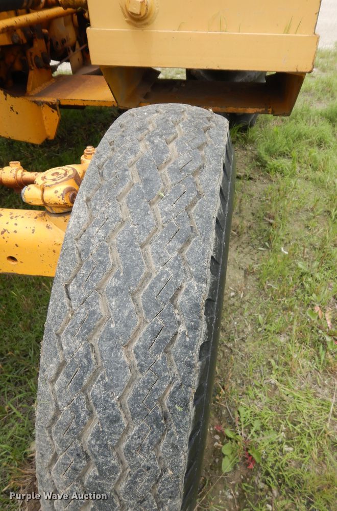 image for item DJ6117 Ford Tiger Special 5600  tractor