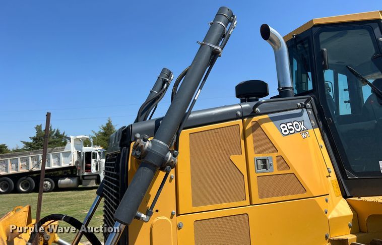 image for item DJ7650 2013 John Deere 850K  dozer