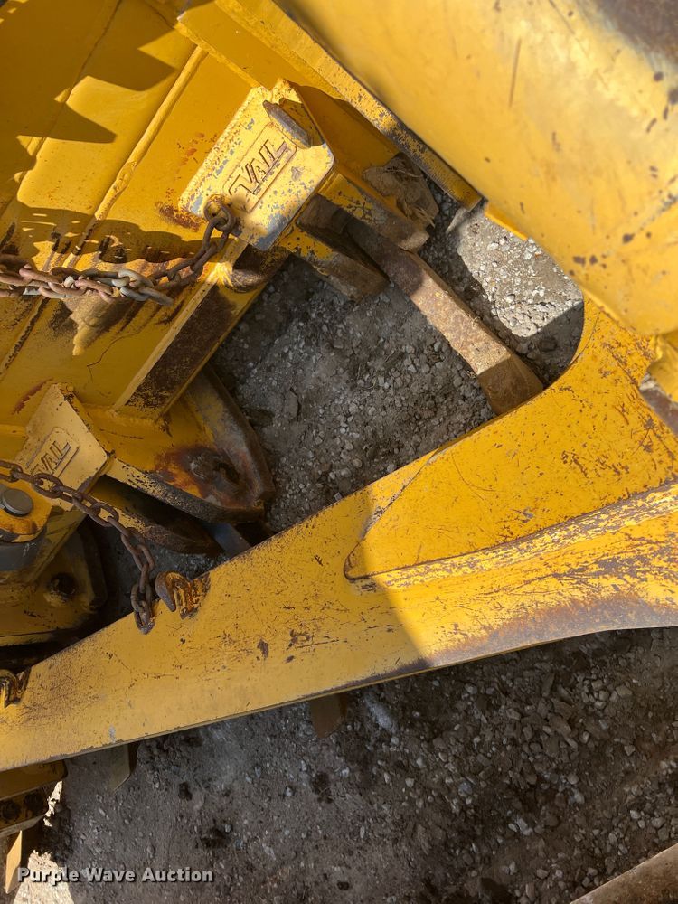 image for item DJ7650 2013 John Deere 850K  dozer