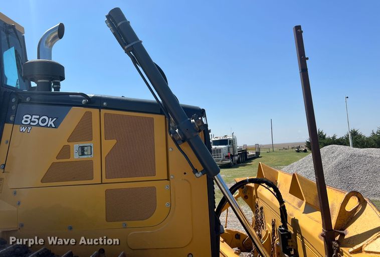 image for item DJ7650 2013 John Deere 850K  dozer
