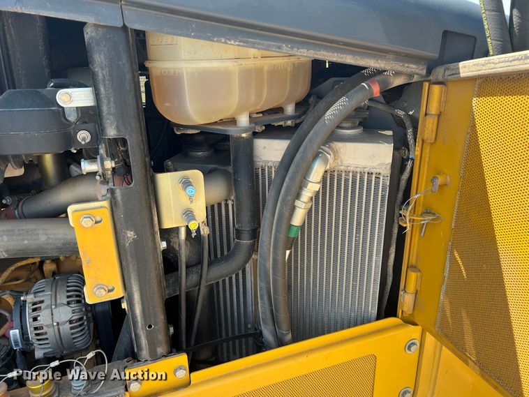 image for item DJ7650 2013 John Deere 850K  dozer