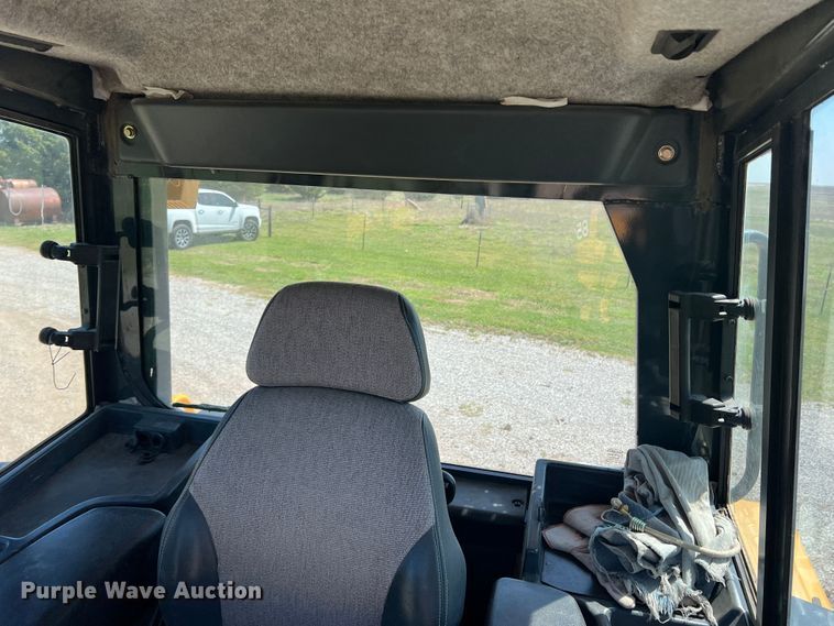 image for item DJ7650 2013 John Deere 850K  dozer