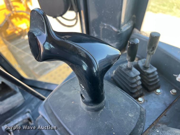 image for item DJ7650 2013 John Deere 850K  dozer