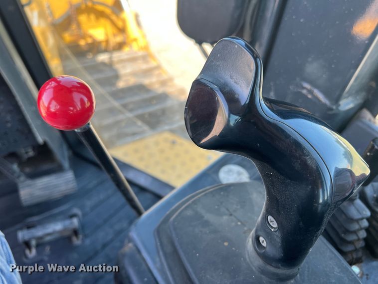 image for item DJ7650 2013 John Deere 850K  dozer