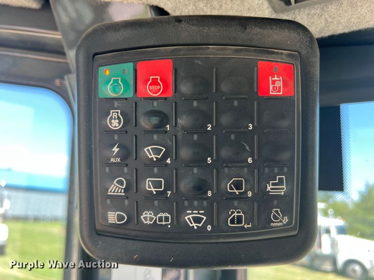 image for item DJ7650 2013 John Deere 850K  dozer