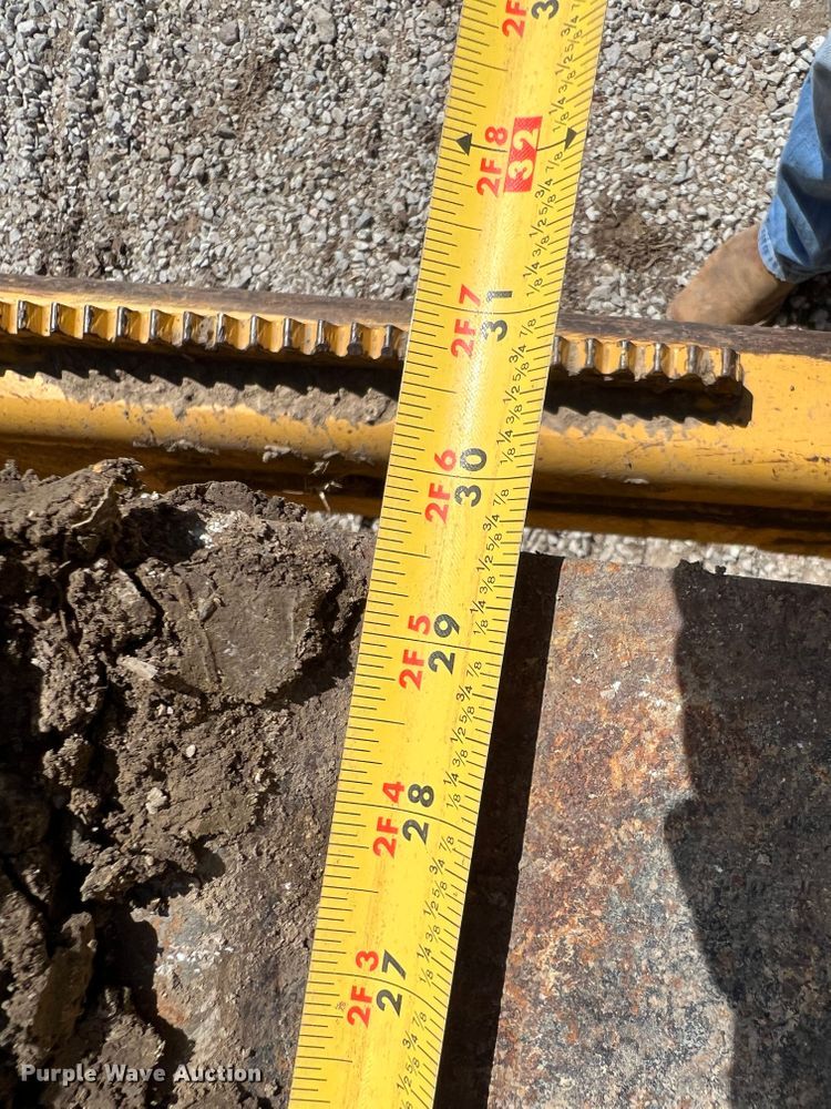 image for item DJ7650 2013 John Deere 850K  dozer