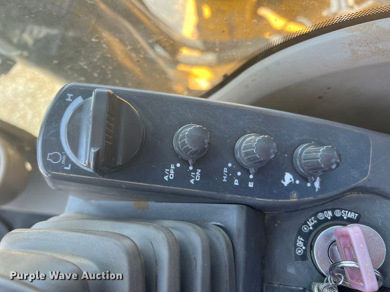 image for item DJ7651 2010 John Deere 350D LC  excavator