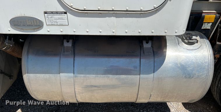 image for item DJ7652 1996 Peterbilt 379  semi truck