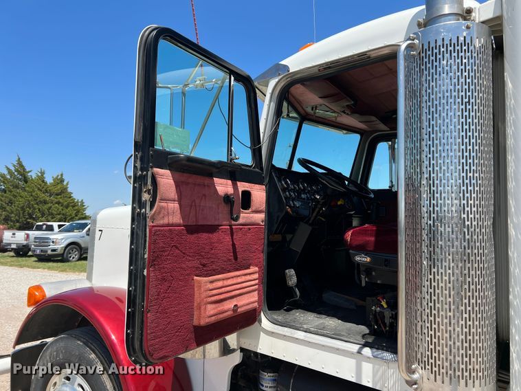 image for item DJ7652 1996 Peterbilt 379  semi truck