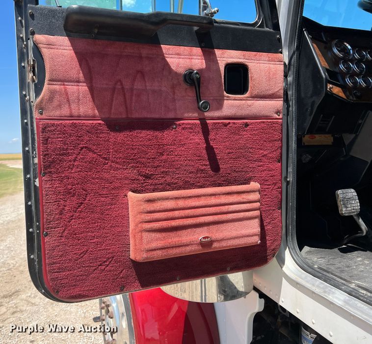 image for item DJ7652 1996 Peterbilt 379  semi truck