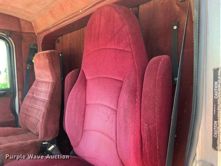 image for item DJ7652 1996 Peterbilt 379  semi truck