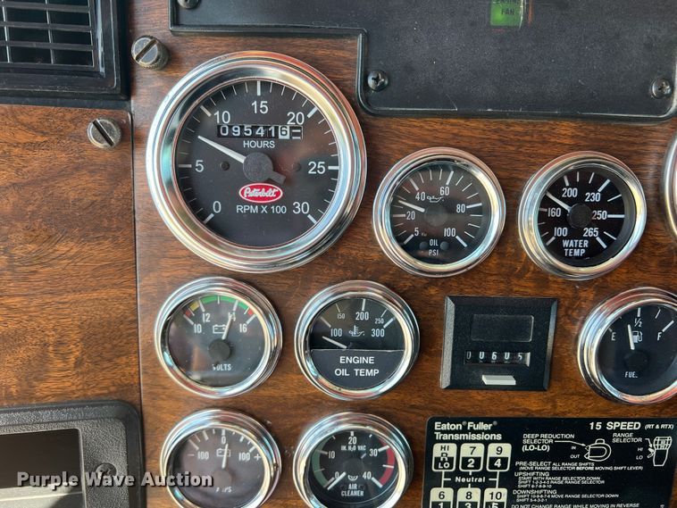 image for item DJ7652 1996 Peterbilt 379  semi truck