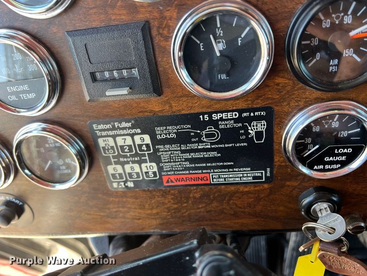 image for item DJ7652 1996 Peterbilt 379  semi truck