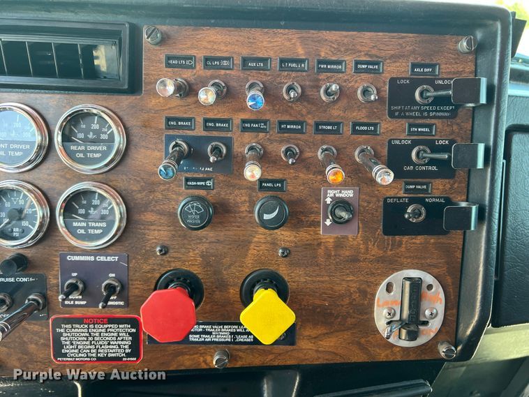 image for item DJ7652 1996 Peterbilt 379  semi truck