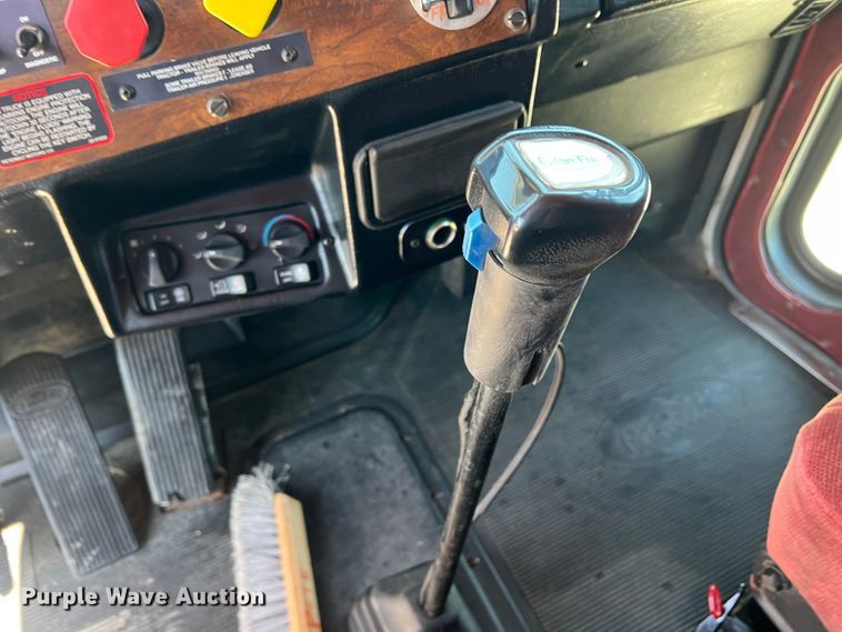 image for item DJ7652 1996 Peterbilt 379  semi truck